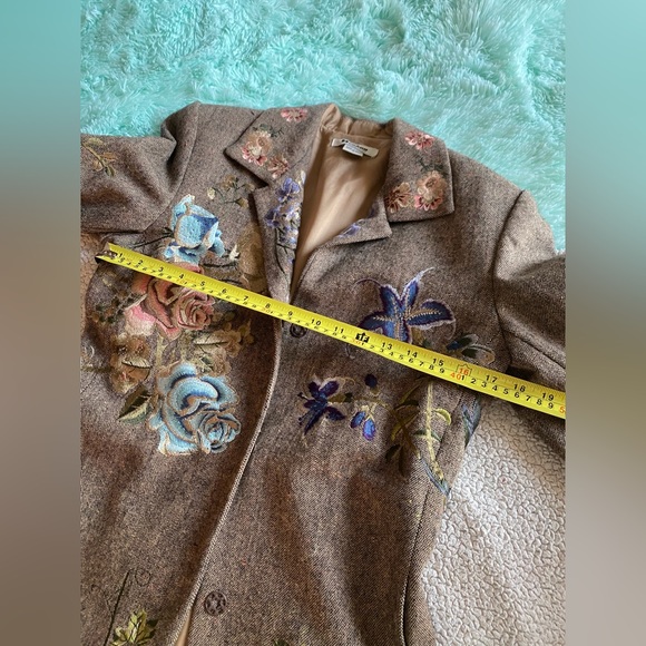 Gorgeous floral jacket! Boho embroidered flowers wool-blend tweed Nygard coat - Picture 14 of 16
